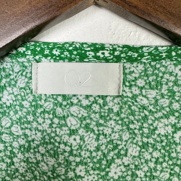 Q2 Green & White Micro Floral Print Ruffle V-neck Dainty Wrap Boutique Blouse - Picture 10 of 11
